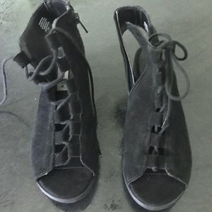 Steve Madden Lace up Suede Sandal